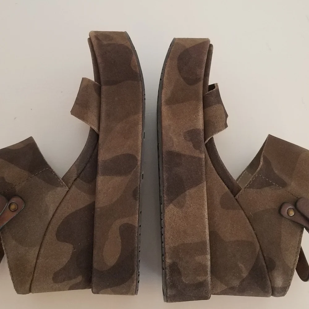 Pedro Garcia Leather High Wedge Platform Sandles